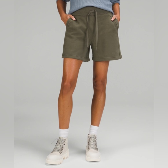 Lululemon Scuba High-Rise Short 5" - Picture 1 of 4